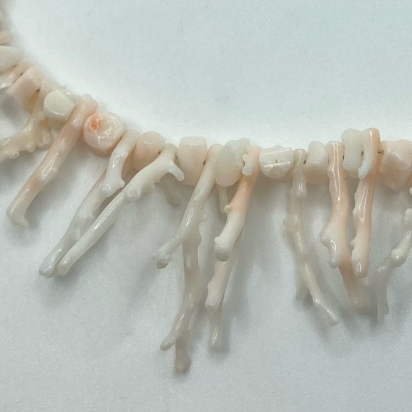VTG Angel Skin Branch Coral Necklace 14.5” EUC - Picture 5 of 6